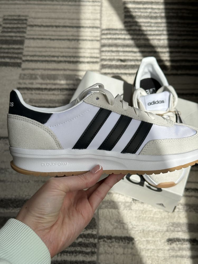 Adidas оригинальные кроссовки,новые