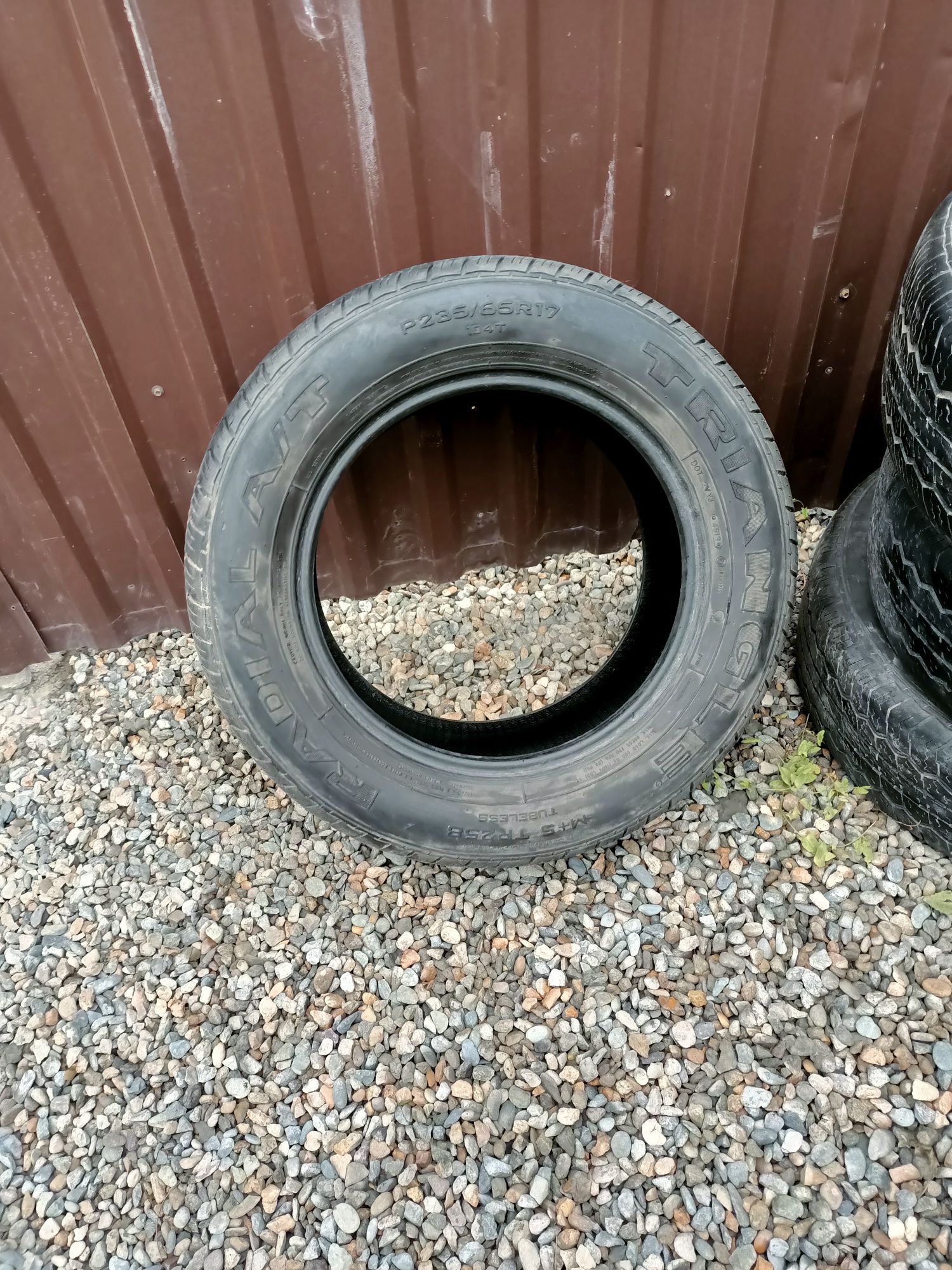 Продам шины  P235/60 R17