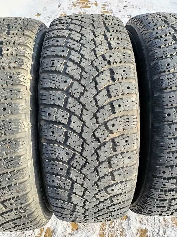 Шины 265/70 R17 - "Nokian Hakkapeliitta Sport" (Финляндия), зимние.