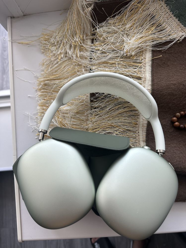 Продам наушники AirPods MaX