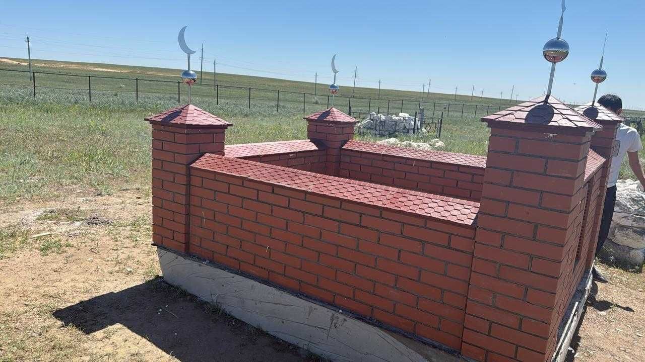 Парапеты и колпаки Красные на забор