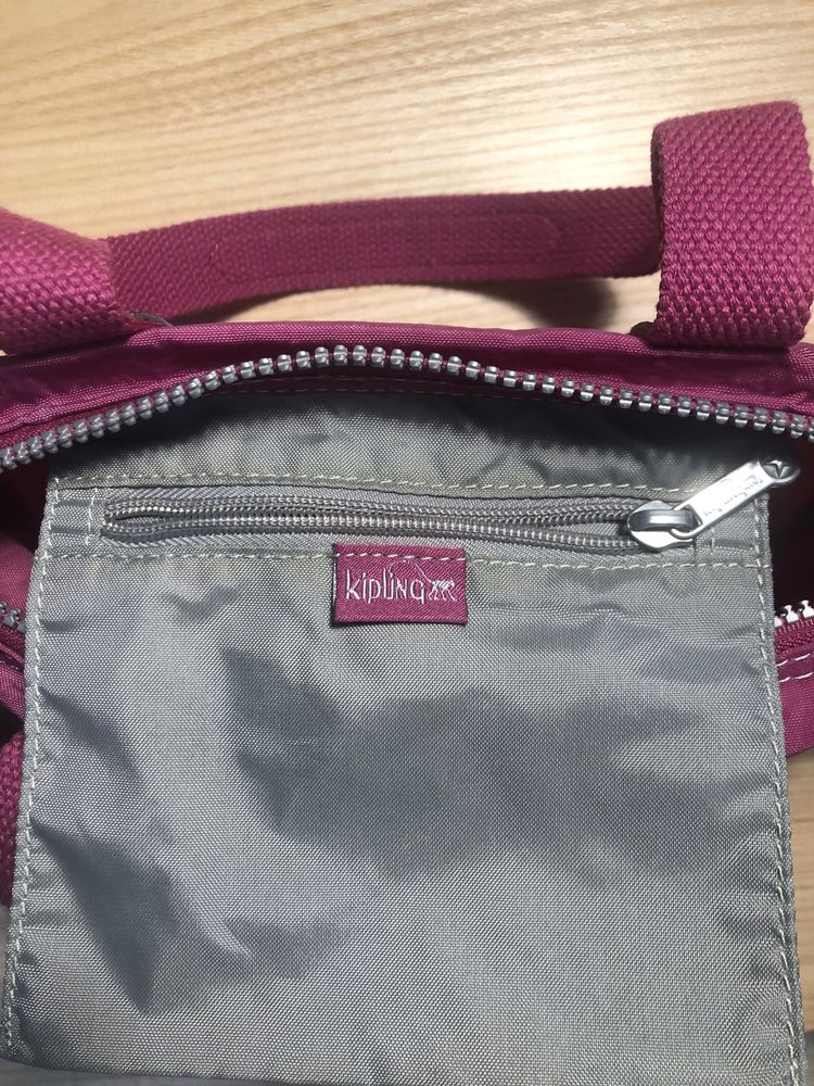 Малиновая сумка KIPLING