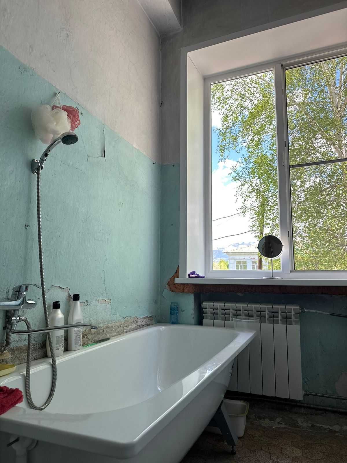 Продам 3х комнатную сталинку по проспекту Независимости, дом 1