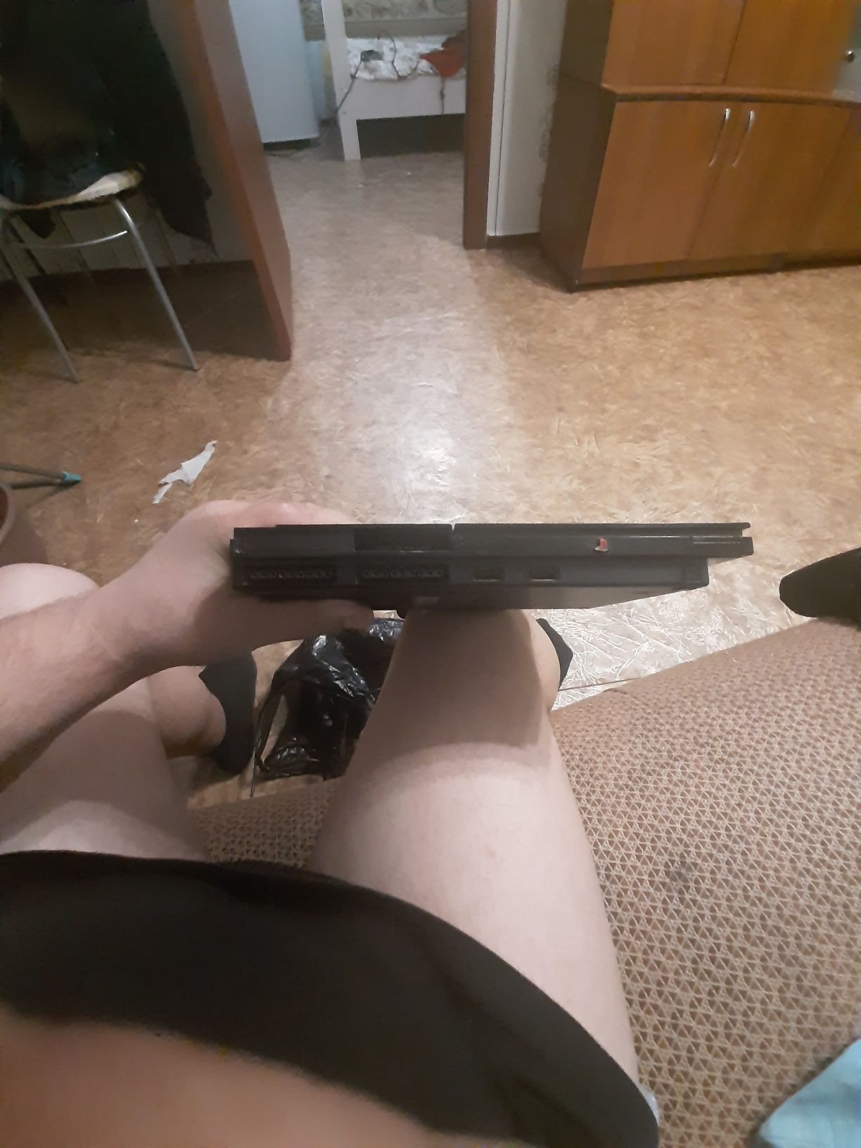 Продам playstation 2 слим не прошитую с играми за 15к