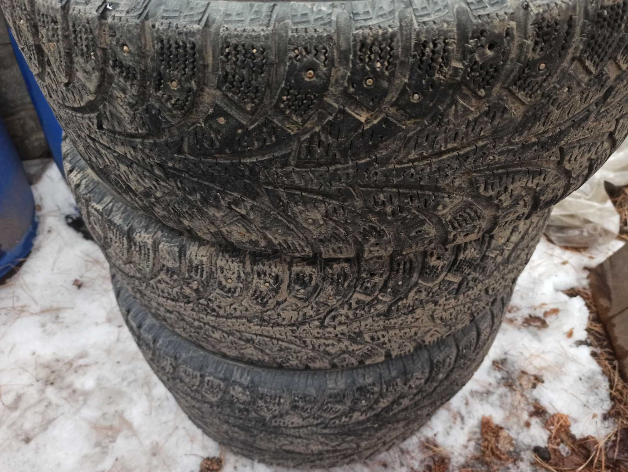Зимние шины/колеса Hankook 215/65R16 (комплект) в хорошем состоянии