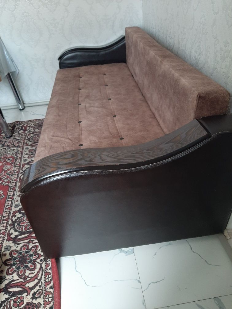 Диван сатамын, ұсталынған, бірақ жағдайы жақсы