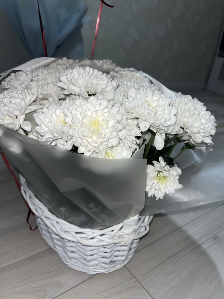 Цветы, шар , хлопошек