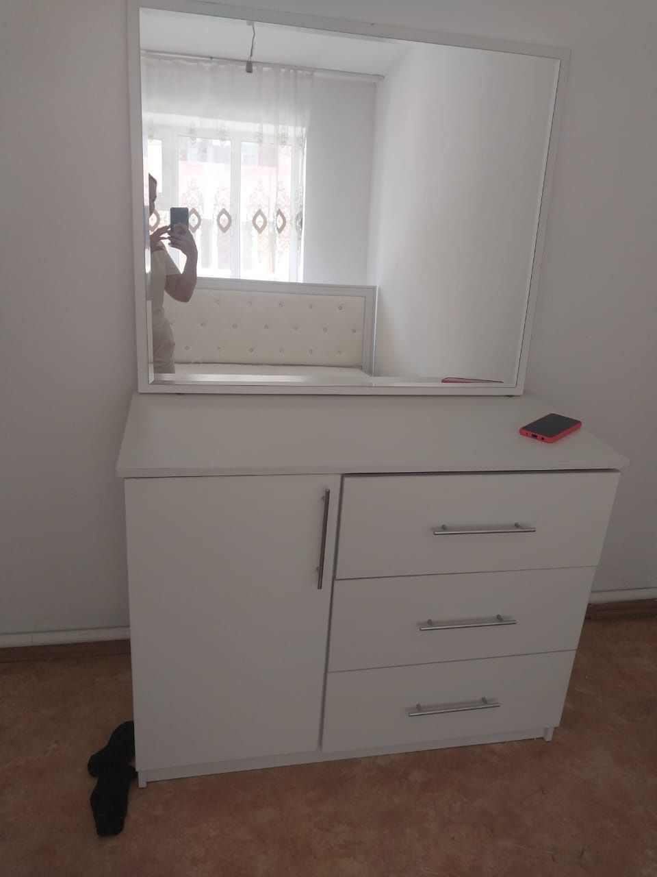 Продается спальный гарнитур с матрасом