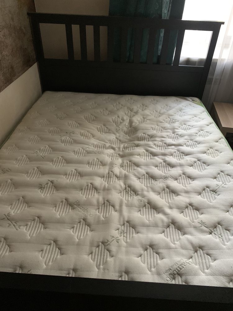 Продам матрас 160*200 б/у немножко продавленный в середине.