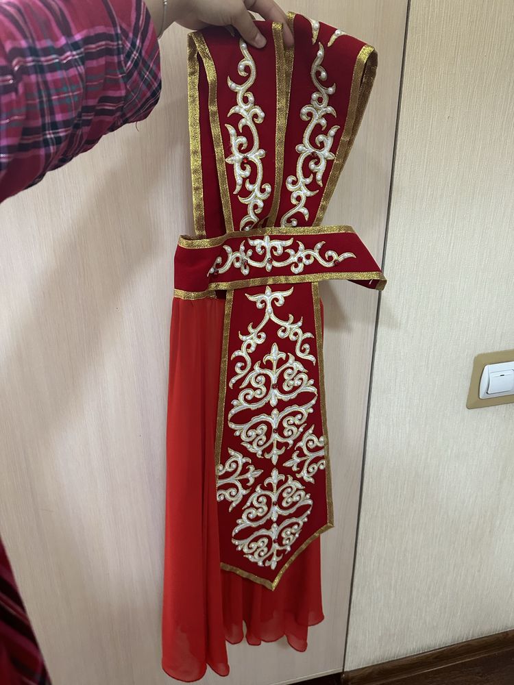 Платье с казахским орнаментом