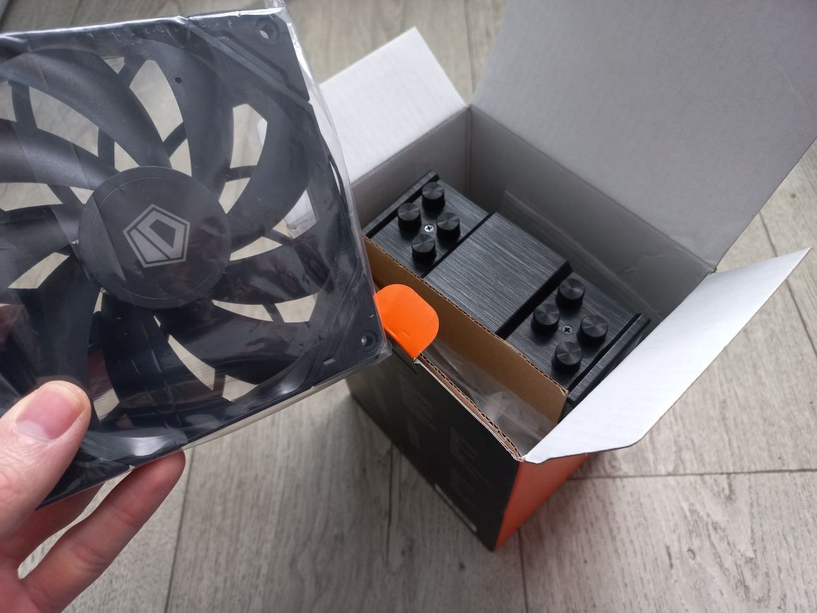 Продам Башенный кулер ID-Cooling SE-214 XT, 180W! Состояние нового!