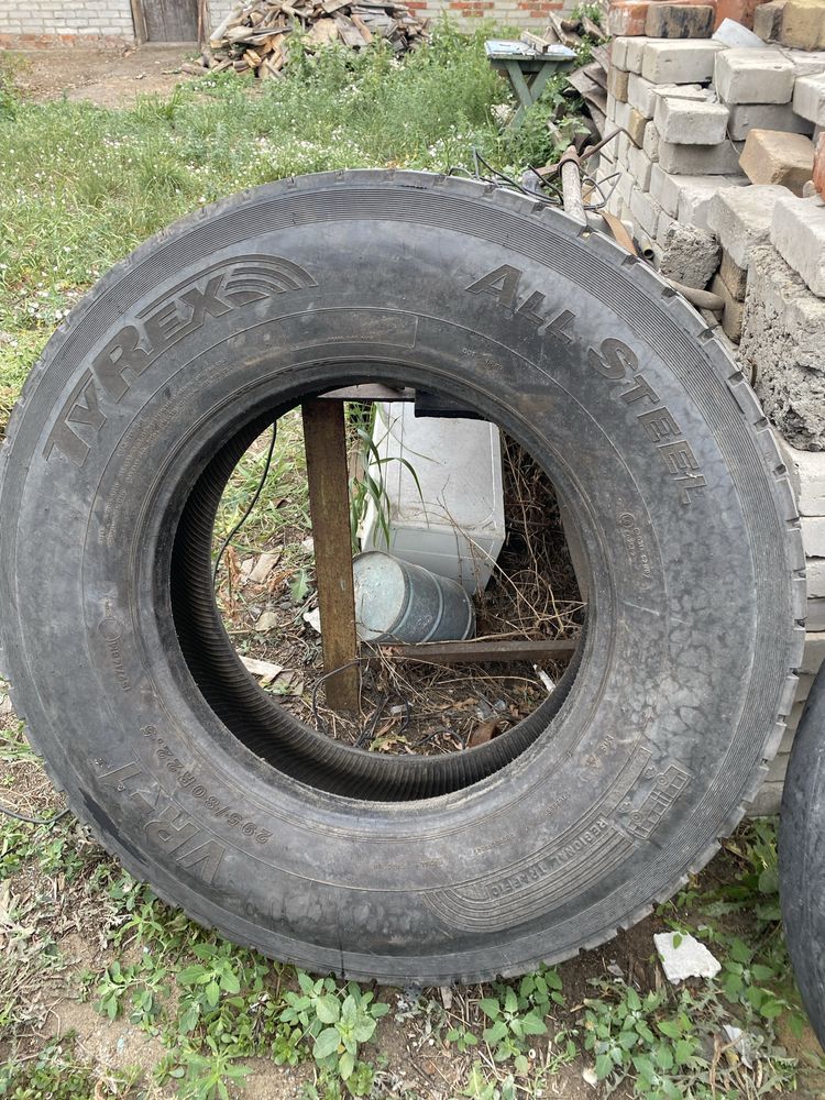 Продам балон 295/80 R22.5