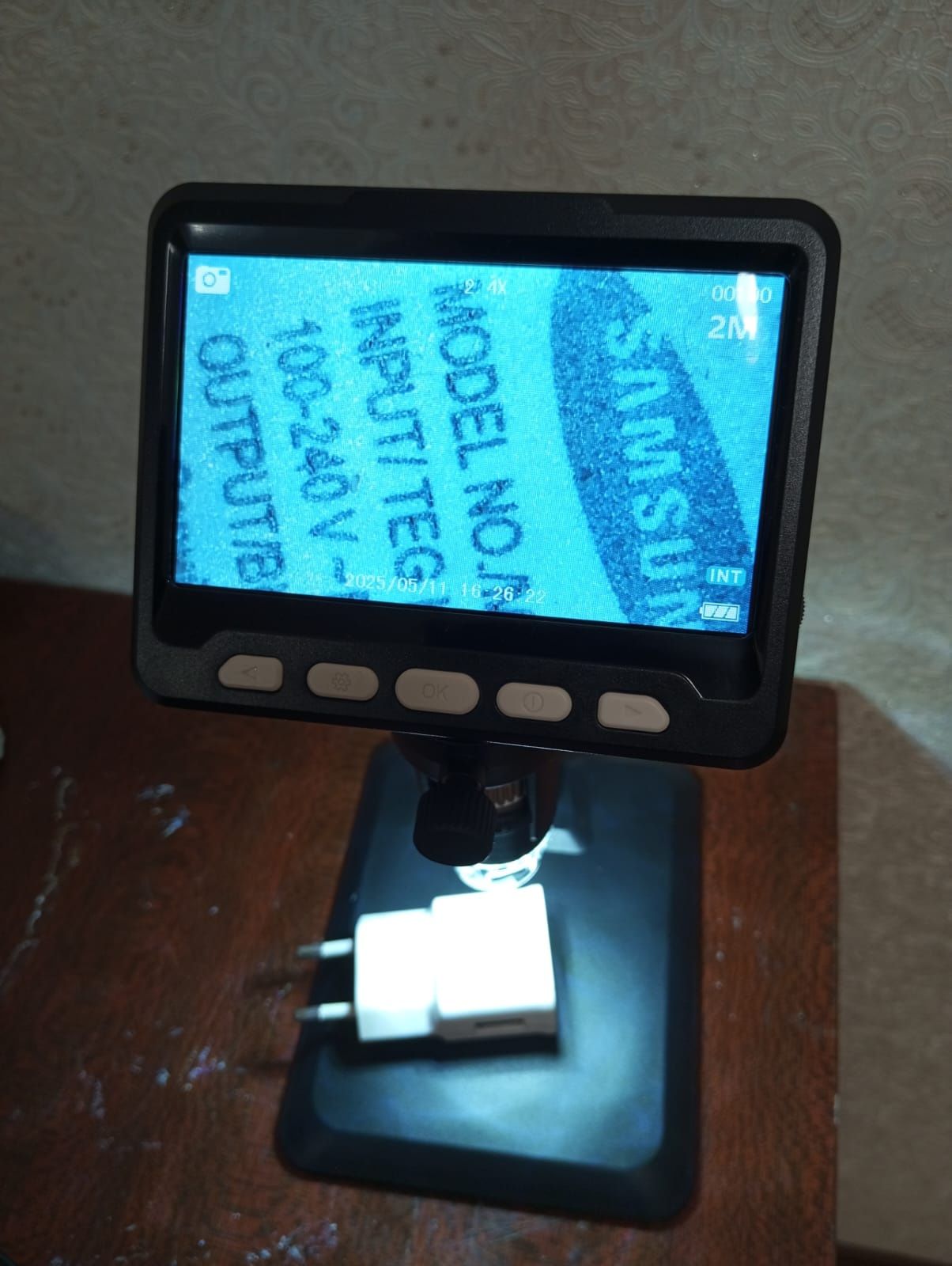 Цифровой микроскоп  QIMIC 10.92cm LCD дисплеем