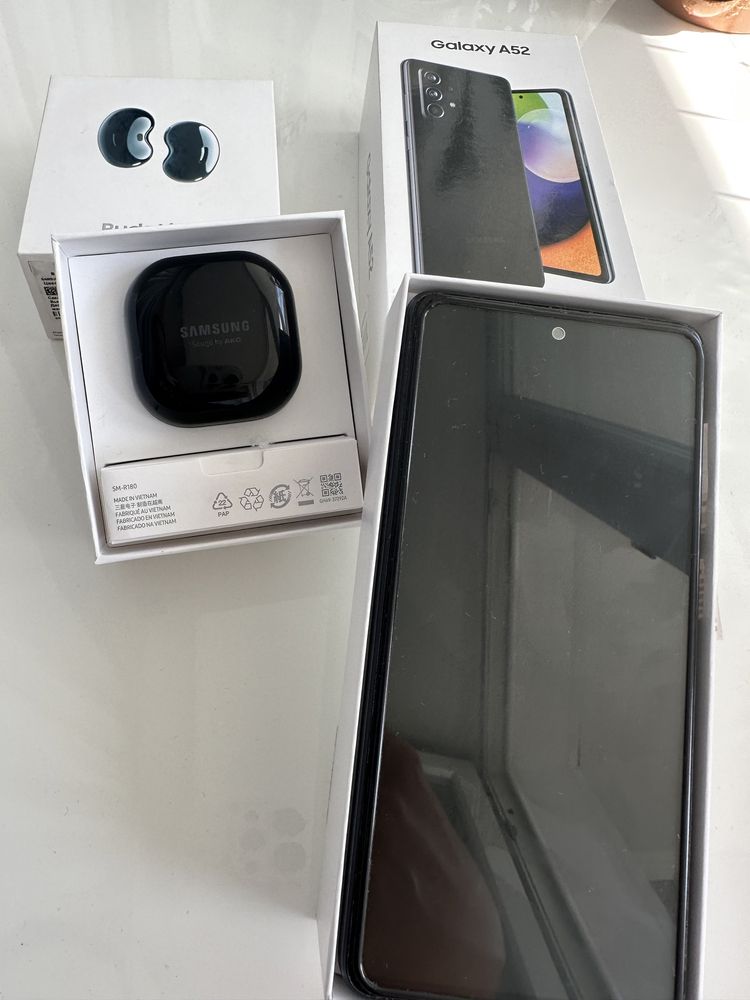 Продам Samsung A52. В подарок оригинальные наушники  Samsung