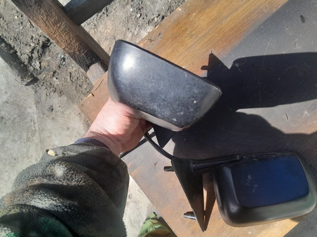 Обменяю зеркола на аккамулятор 12В