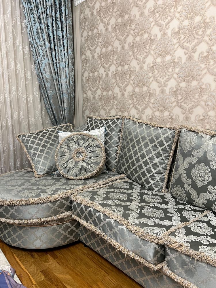 Продается королевский диван