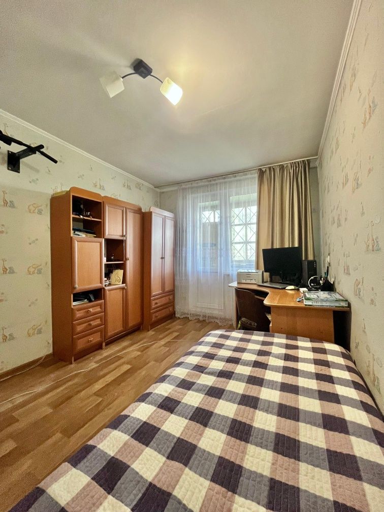 Продам 3-х комнатную квартиру, две лоджии, кирпичный дом. Сатпаева 12