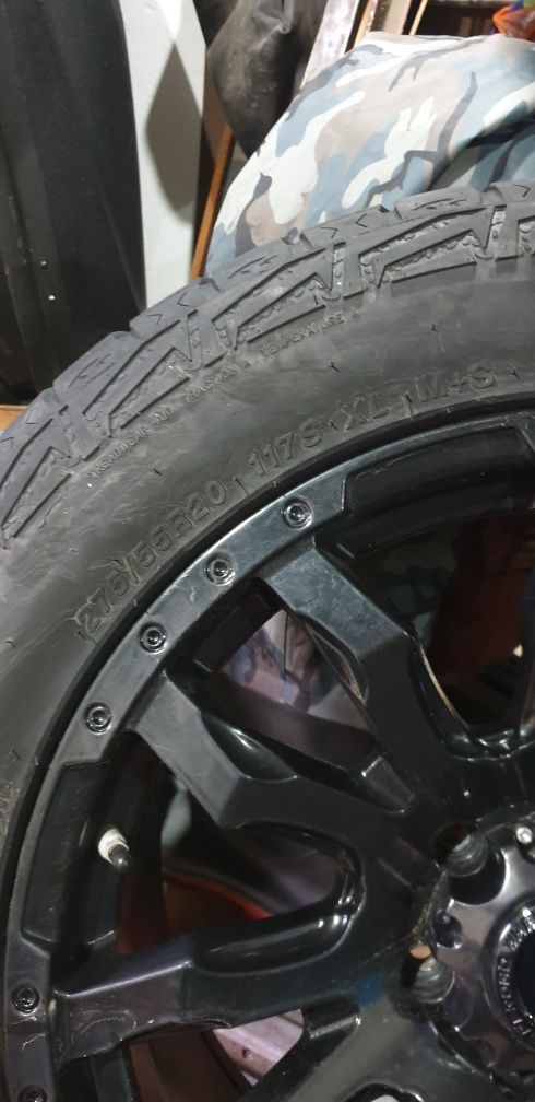 Продам резину 275. 55 R20