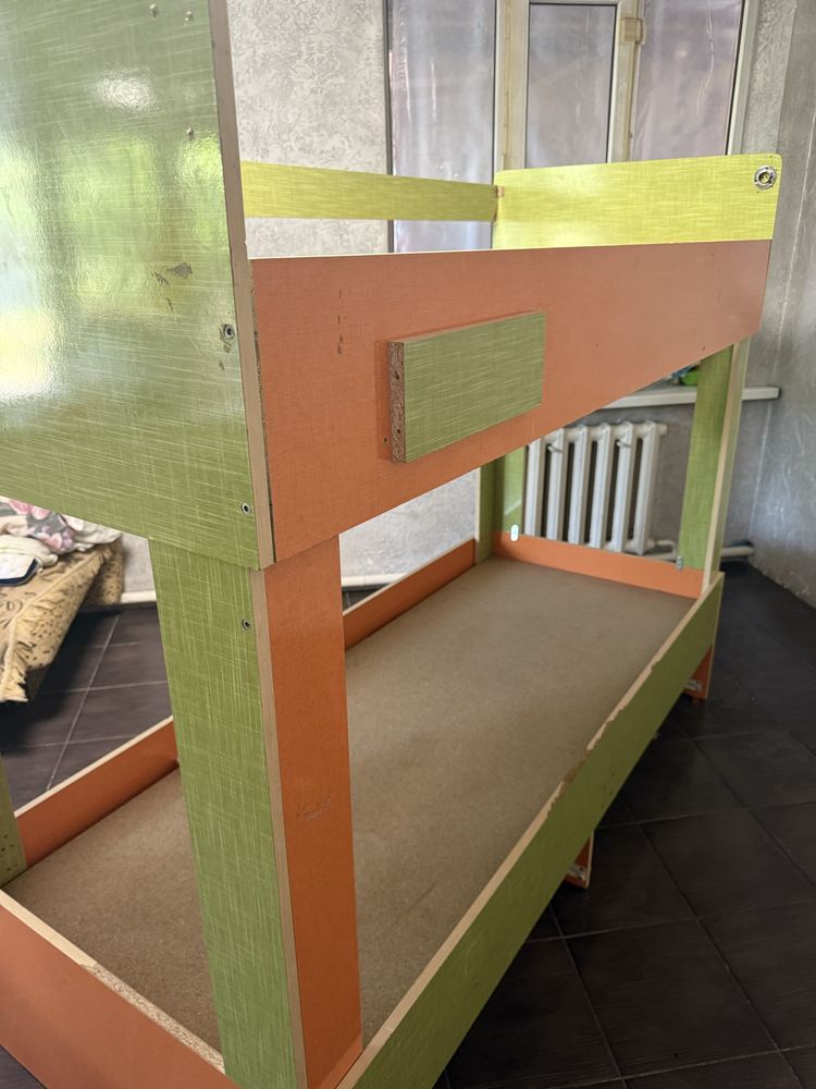 Продам кровать двухярусная