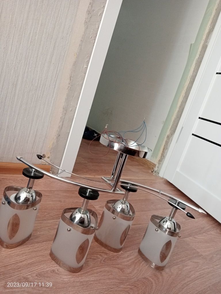 Продается люстра
