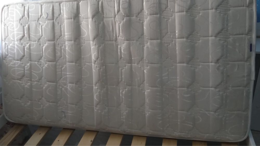 Продам  кровать  с матрасом