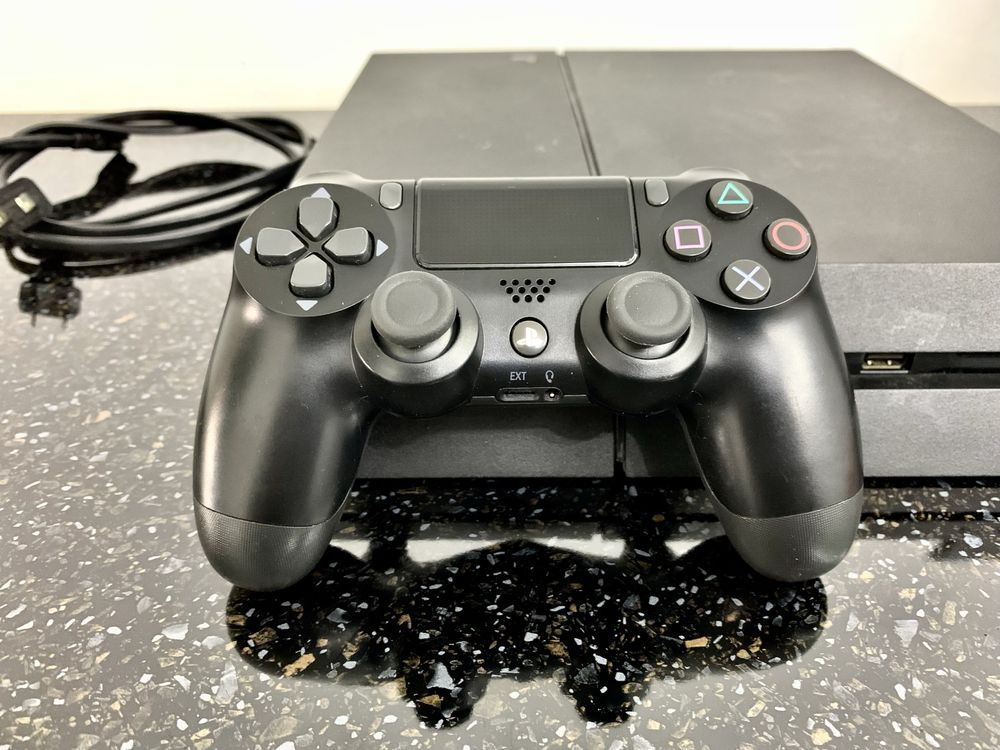 Продам PlayStation 4 FAT.