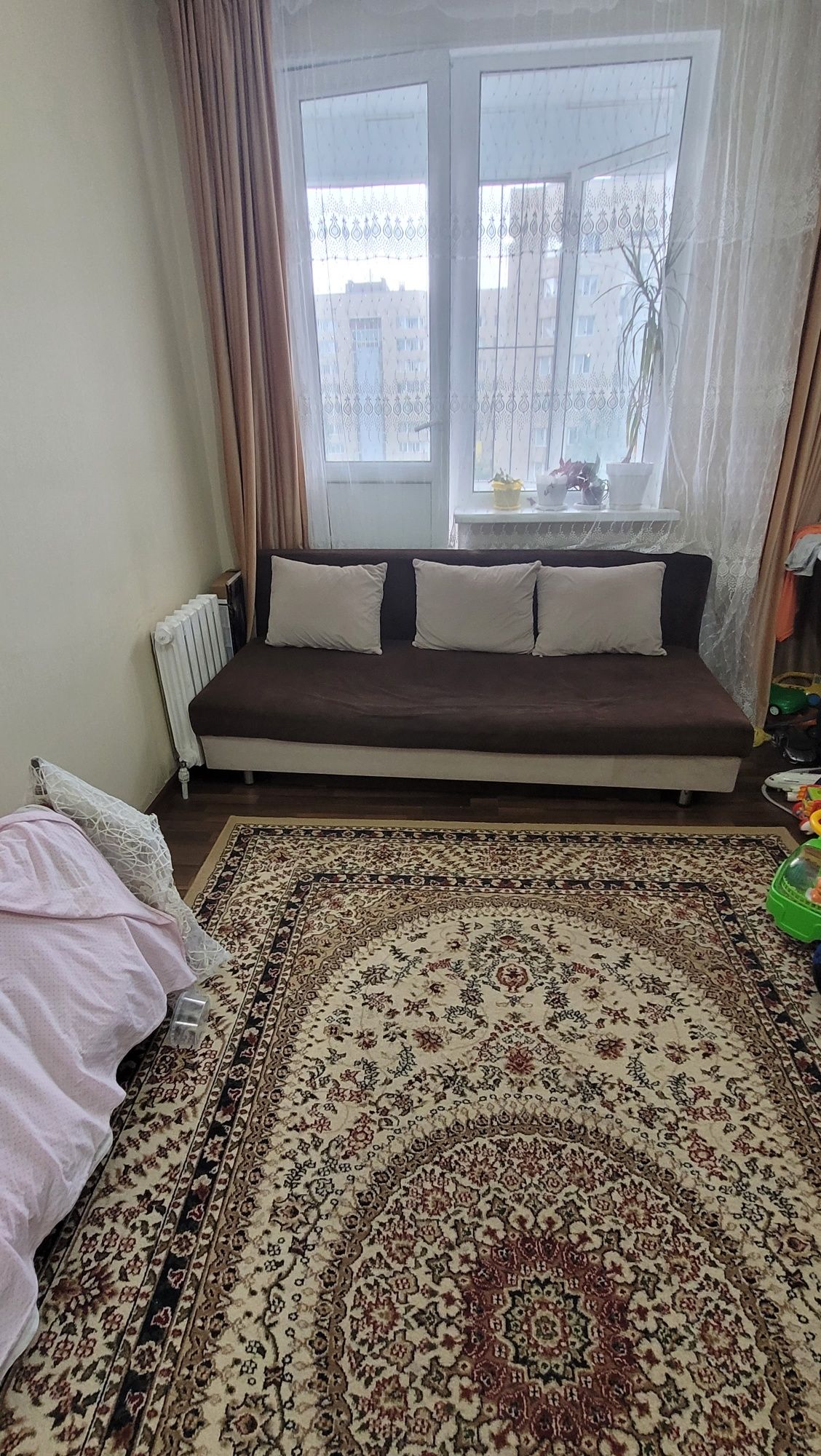 Срочно продам диван.