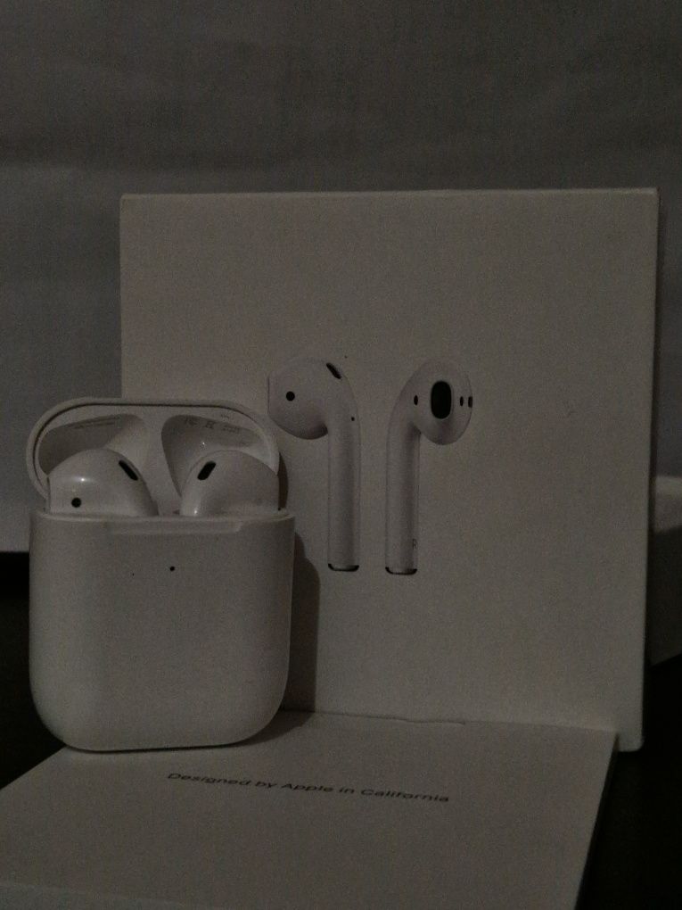 Продам наушники Airpods 2 торг есть