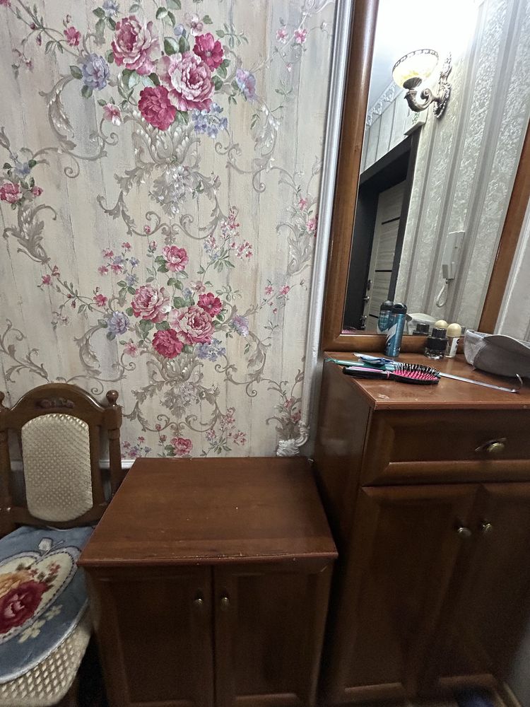 Продам прихожию 12 000