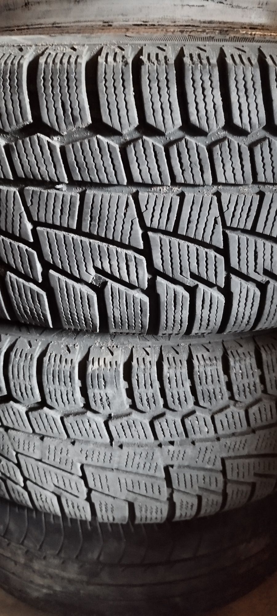 Продам 2шт всесезонные шины 215/55/17