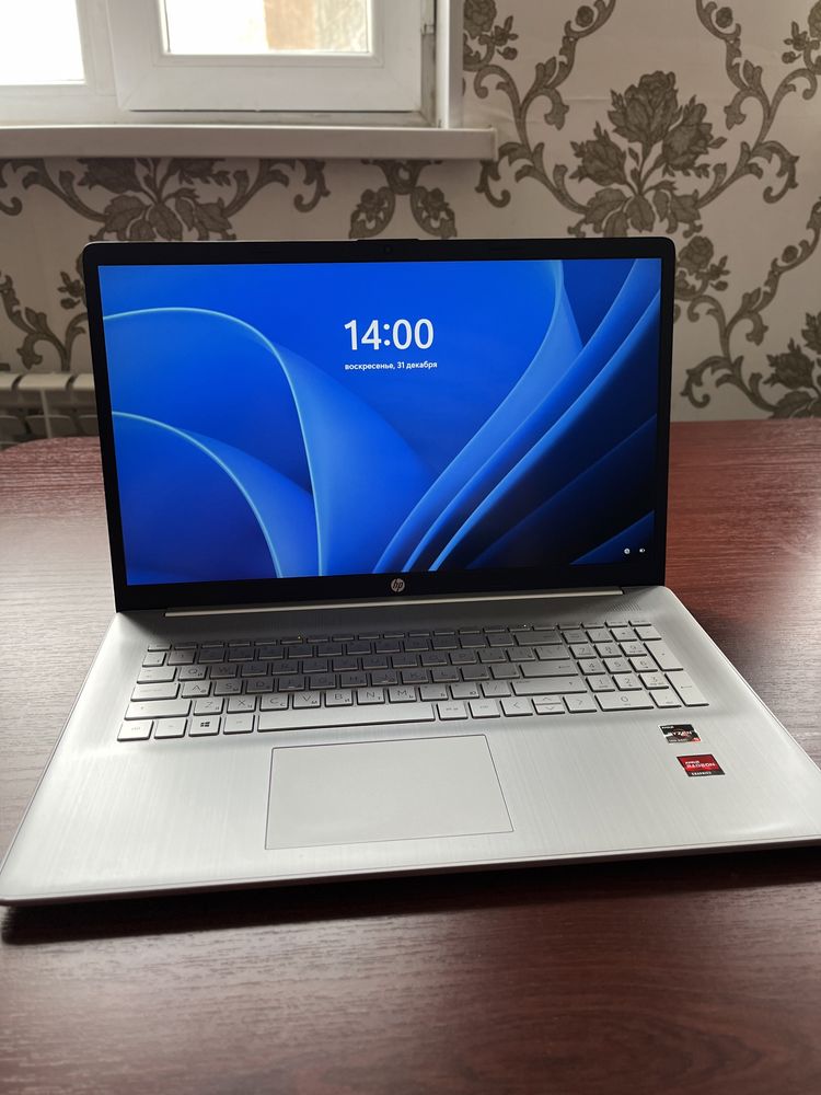 Hp -17 SSD-512 GB