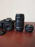 Фотоаппарат Canon 100D и три объектива.