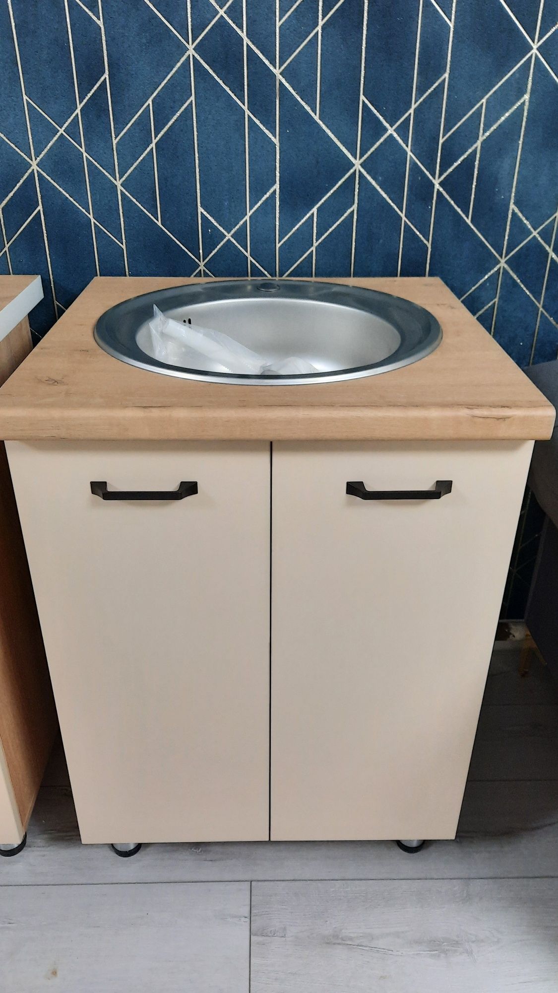 Продам кухонные тумбы низ.