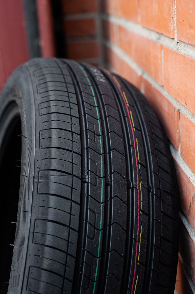 ZMAX 235/45ZR17 ZEALiON 97W XL