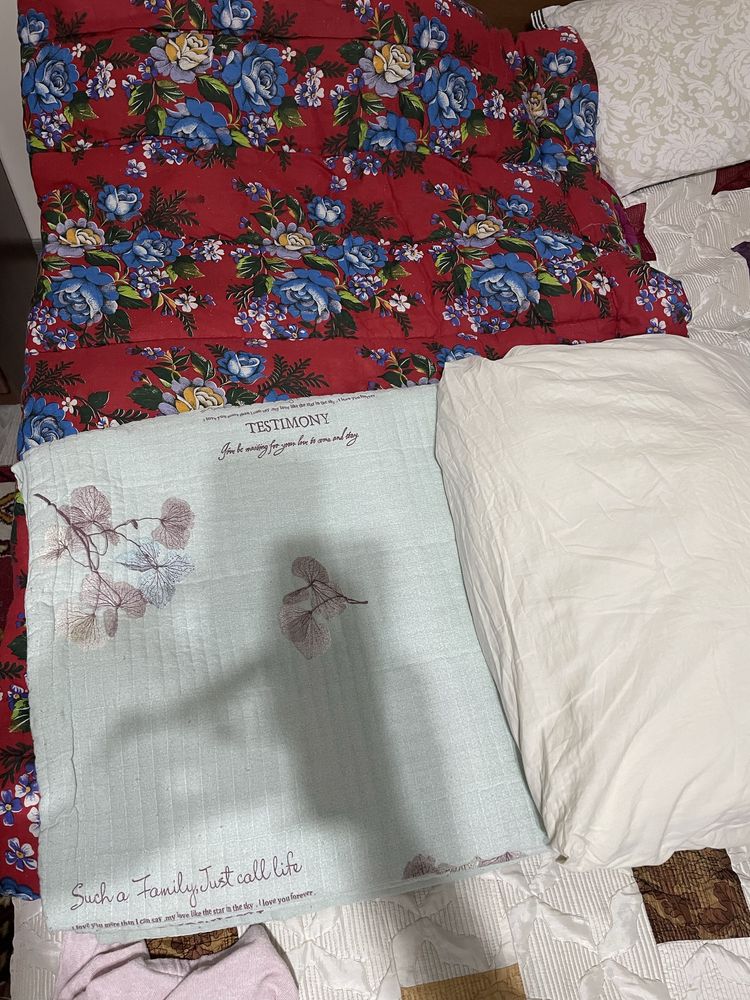 Одеяло ,подушки .