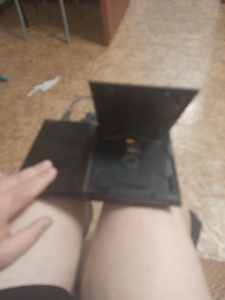 Продам playstation 2 слим не прошитую с играми за 15к