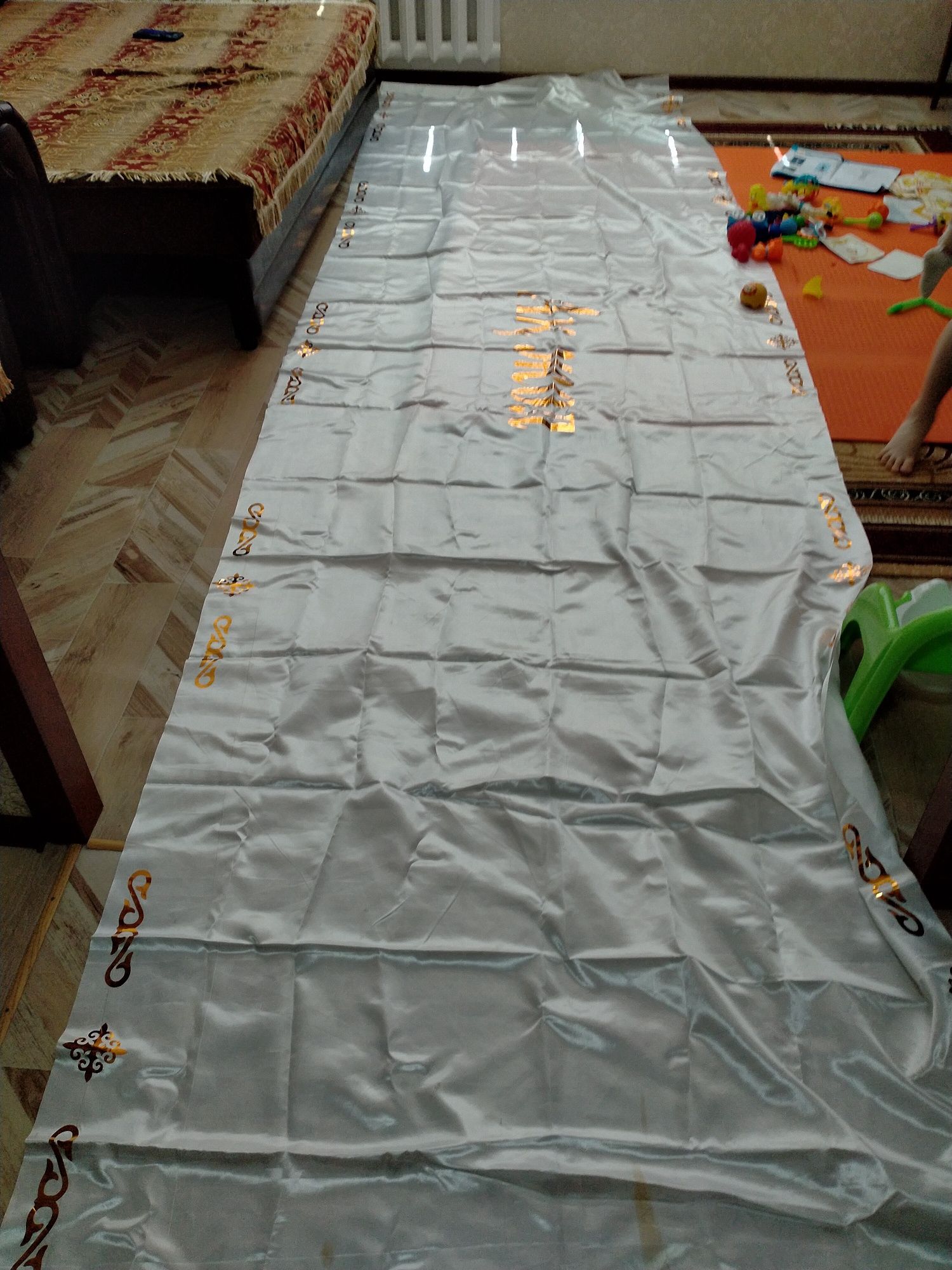 Продам дорожку на той, узату