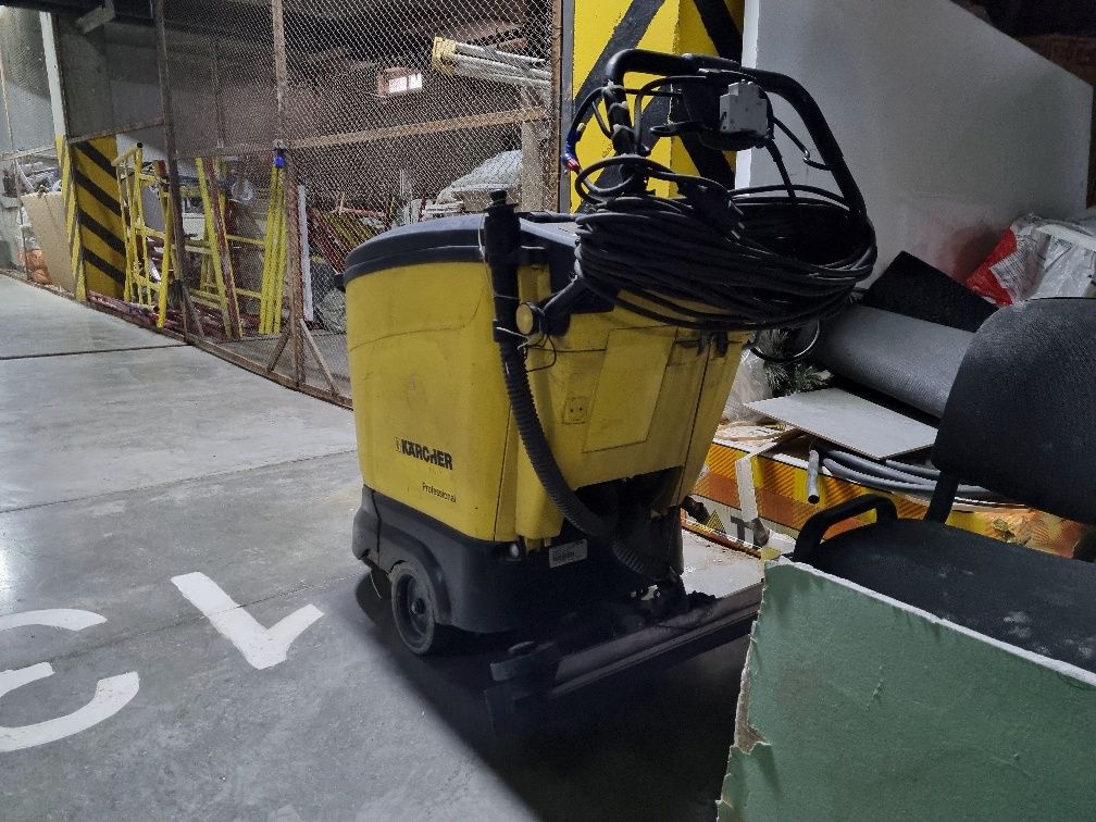 Продаётся поломоечная машина Karcher