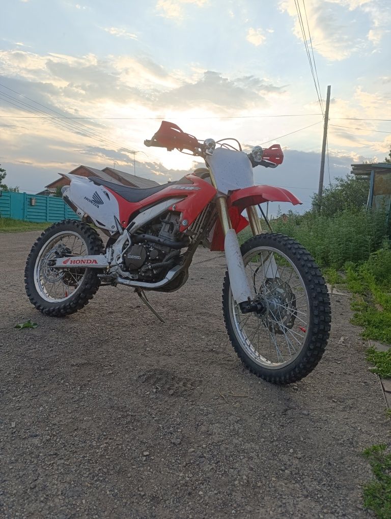 Продаю мотоцикл 250 кубов водяное охлаждение, Motoland CRF250R