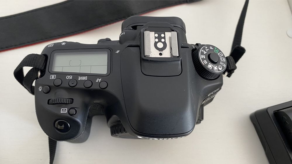 Canon 80d в отличном состоянии.