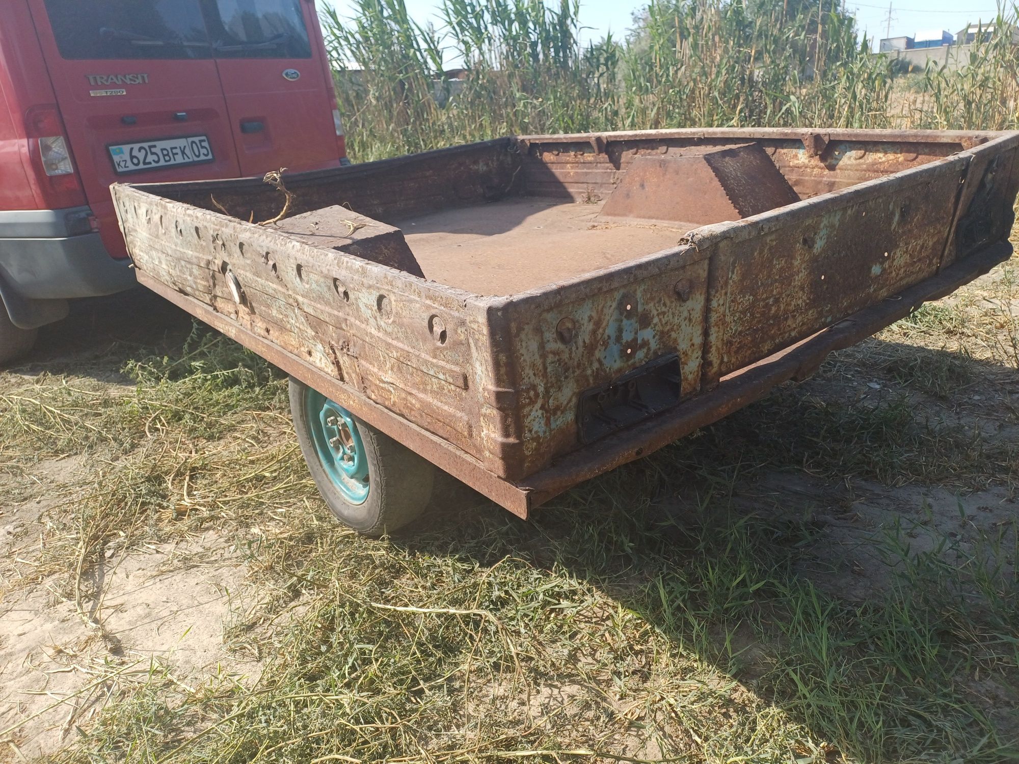 Продам легковой заводской прицеп