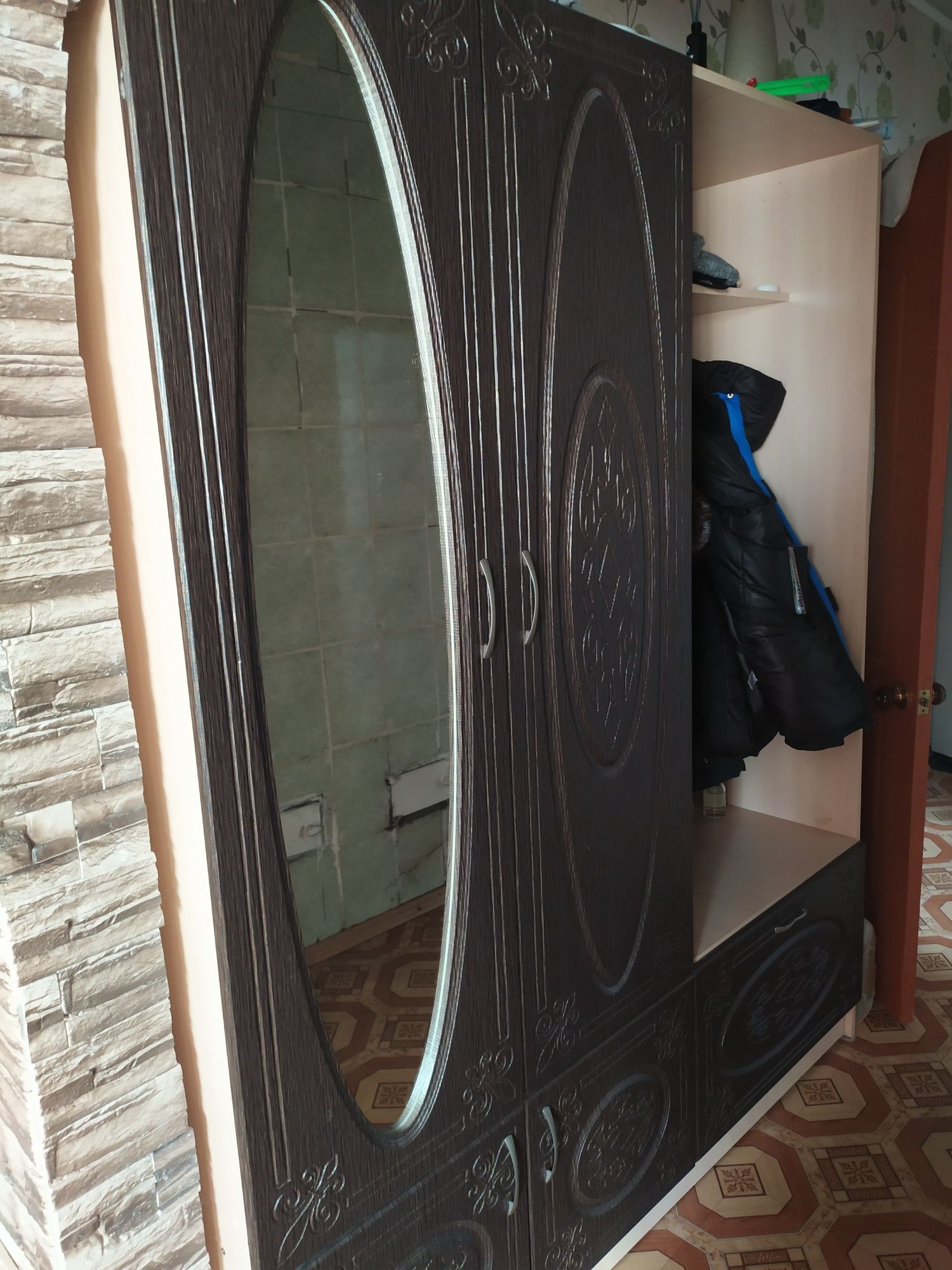 Продам шкаф в прихожую
