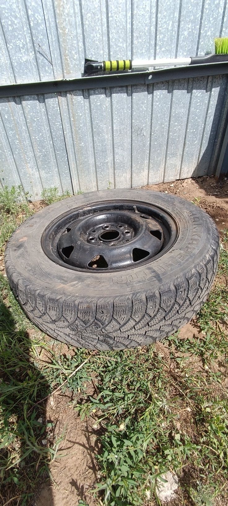 Продам резину 4 штуки 185/75R14 и одну запаску 185/70R14 60тысяча.