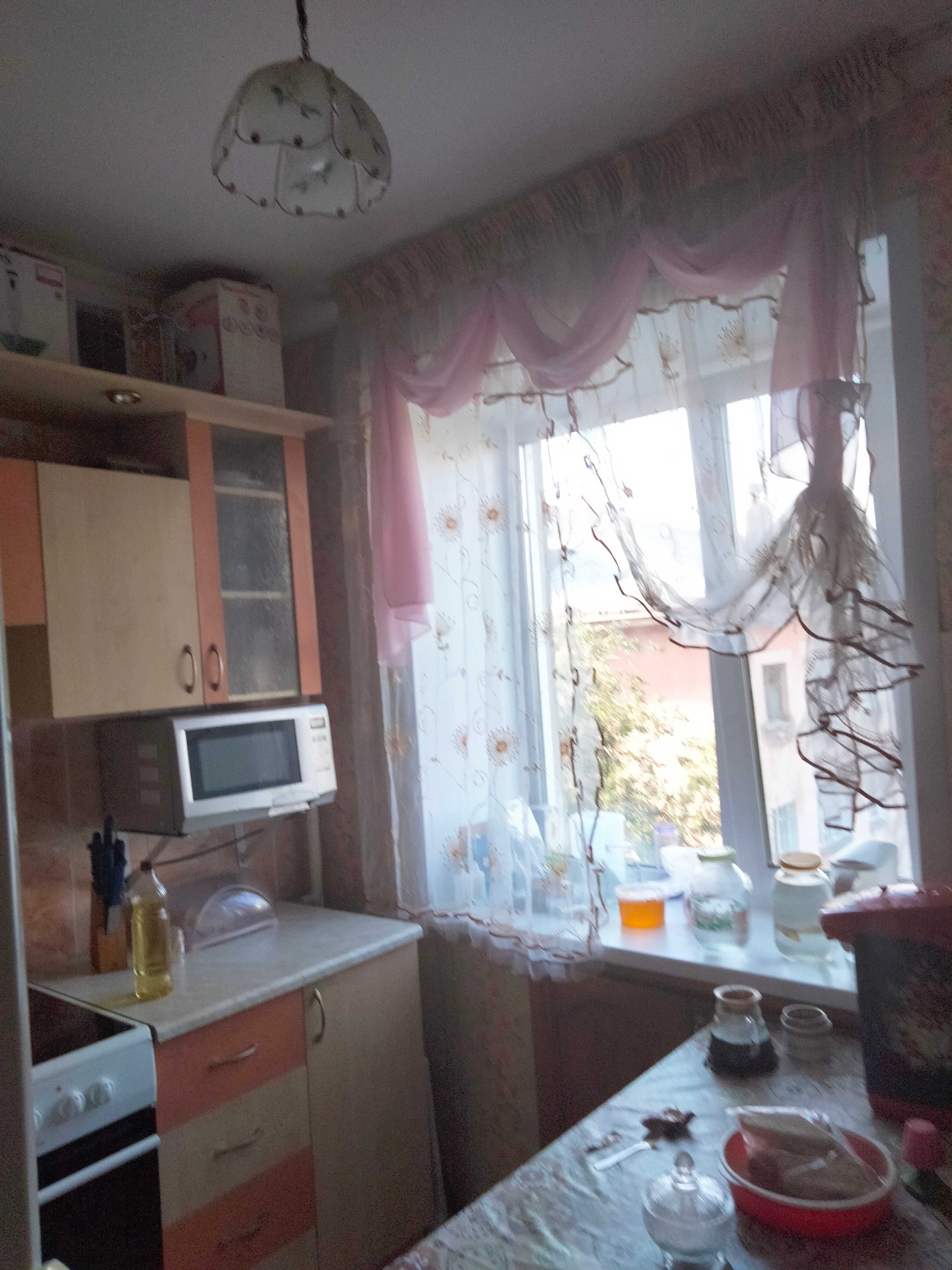 Продам 3-х комнатную Естая 40