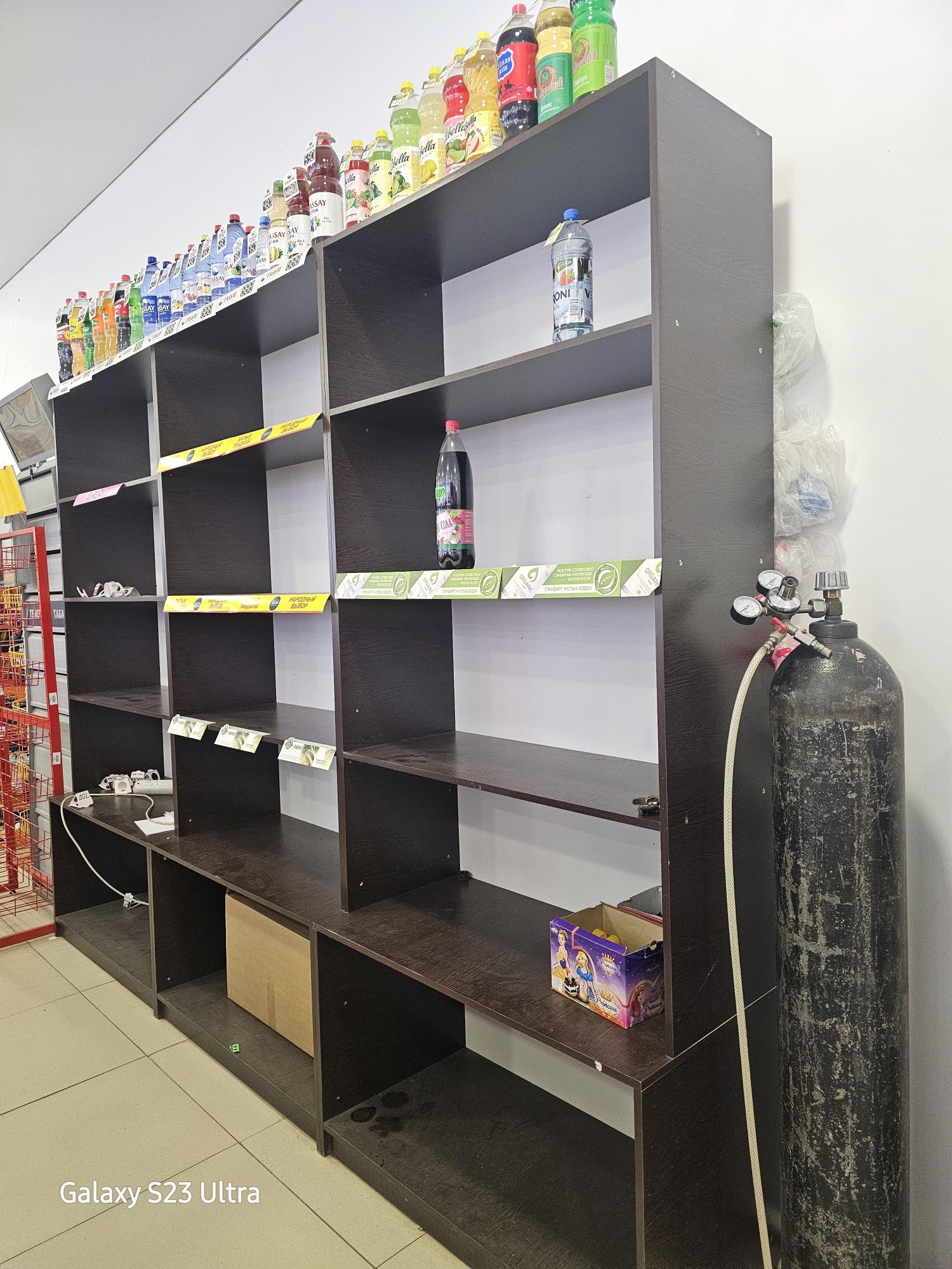 Продам стеллажи для магазина хорошом состаяний