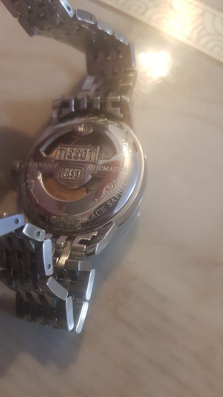 Часы Tissot почти новые срочно продаю