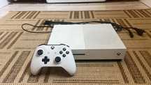 Продаю xbox one  с джостикам