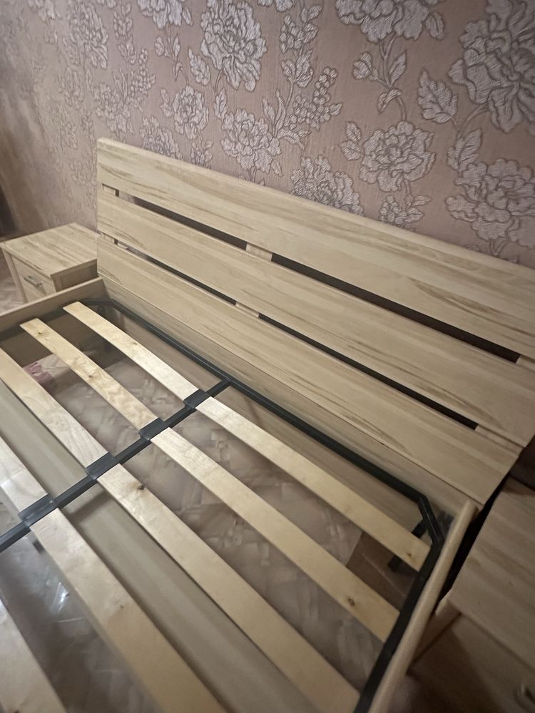 Продам двуспальную кровать