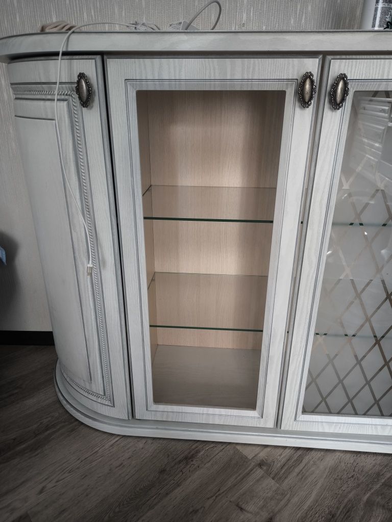 Продам срочно ! Комод - Витрина в классическом стиле