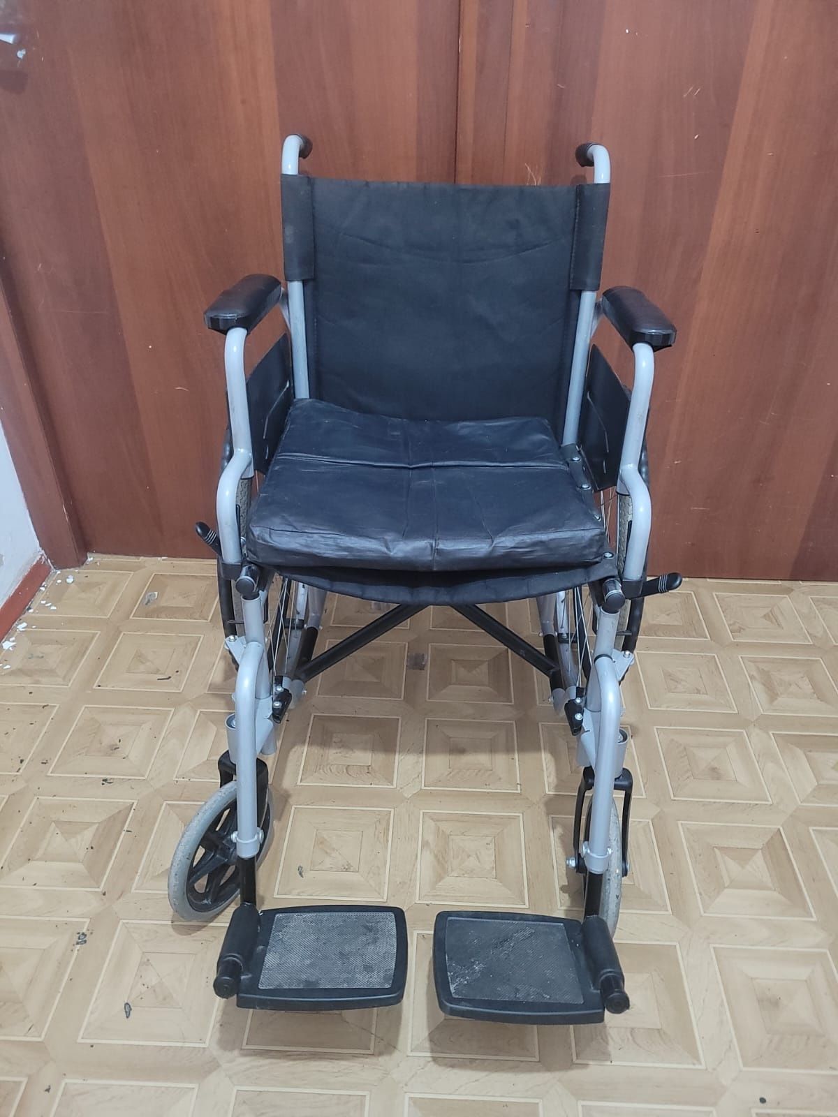 Инвалидная коляска